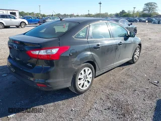 2013 Ford Focus SE z VIN 1FADP3F2XDL280298, wystawiony jako IAAI lot #40493858 z przebiegiem 126 051 mil mil oraz . Historia ofert i sprzedaży dostępna na DreamBid. Obrazek 4.