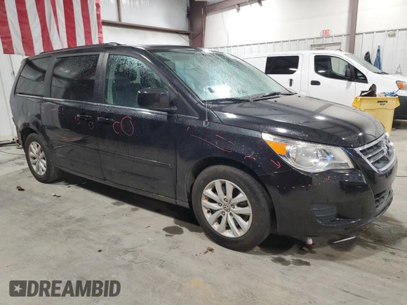 2014 Volkswagen Routan SE with VIN 2C4RVABG1ER134618, listed as a Copart auction lot 81744564 with 121,136 mi miles and Salvage title. Bid and sale history available at DreamBid. Image 4.