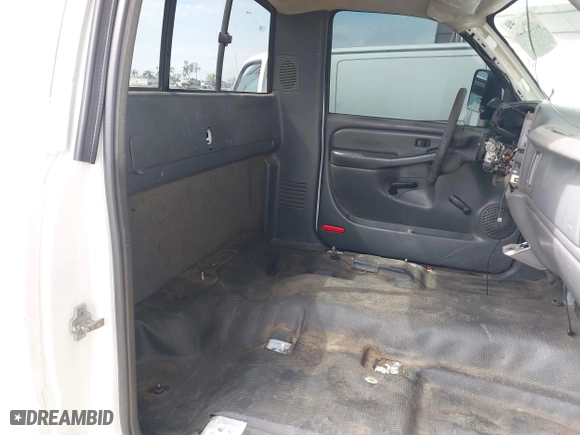 2006 GMC Sierra 2500HD Work Truck with VIN 1GTHC24U36E260455, listed as a IAAI auction lot 41753820 with 1 mi miles. Bid and sale history available at carsss.com. Image 8.