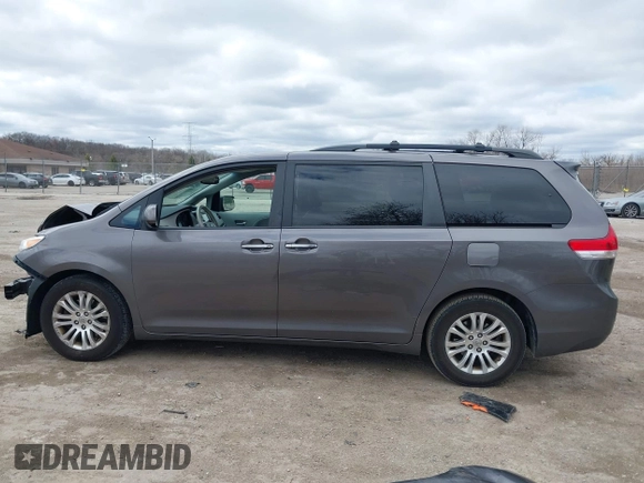 2014 Toyota Sienna XLE with VIN 5TDYK3DC0ES422700, listed as a IAAI auction lot 42049181 with 147,498 mi miles. Bid and sale history available at carsss.com. Image 14.