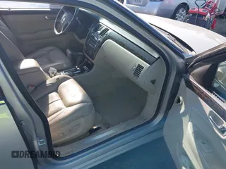 2008 Cadillac DTS 1SC z VIN 1G6KD57Y38U198313, wystawiony jako IAAI lot #42012714 z przebiegiem Nie podano mil oraz . Historia ofert i sprzedaży dostępna na DreamBid. Obrazek 5.