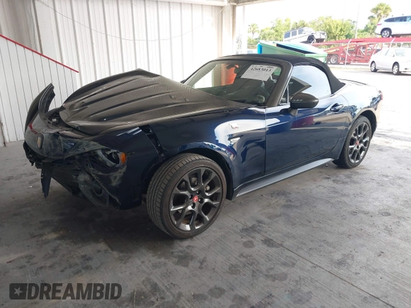 2019 FIAT 124 Spider Lusso z VIN JC1NFAEK6K0142695, wystawiony jako IAAI lot #42683013 z przebiegiem 33 559 mil mil oraz . Historia ofert i sprzedaży dostępna na DreamBid. Obrazek 17.