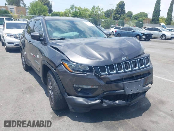 2020 Jeep Compass Latitude z VIN 3C4NJCBBXLT126537, wystawiony jako IAAI lot #42551696 z przebiegiem 38 538 mil mil oraz . Historia ofert i sprzedaży dostępna na DreamBid. Obrazek 1.