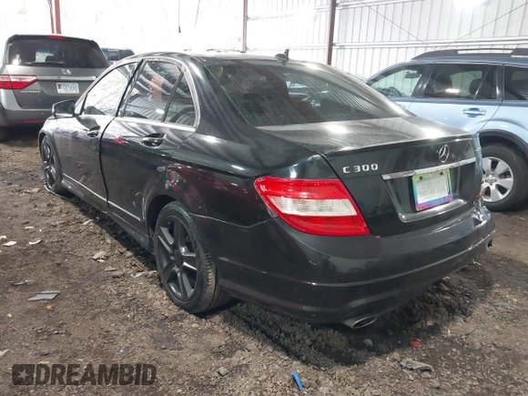 2011 Mercedes-Benz C 300 Sport z VIN WDDGF8BB8BR185865, wystawiony jako IAAI lot #41375556 z przebiegiem 125 156 mil mil oraz . Historia ofert i sprzedaży dostępna na DreamBid. Obrazek 3.