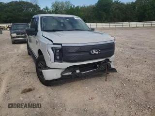 2024 Ford F-150 Lightning Flash с VIN 1FT6W3L78RWG28675, выставлен на аукционе Copart как лот 54061285 с пробегом 11 867 миль миль и Списание • Salvage title. История ставок и продаж доступна на DreamBid. Изображение 13.