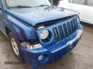 2010 Jeep Patriot Sport with VIN 1J4NF2GB0AD500526, listed as a IAAI auction lot 41694842 with 139,508 mi miles. Bid and sale history available at carsss.com. Image 6.