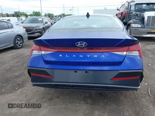 2024 Hyundai Elantra SEL z VIN KMHLS4DG2RU750734, wystawiony jako IAAI lot #42266873 z przebiegiem 6 255 mil mil oraz . Historia ofert i sprzedaży dostępna na DreamBid. Obrazek 16.