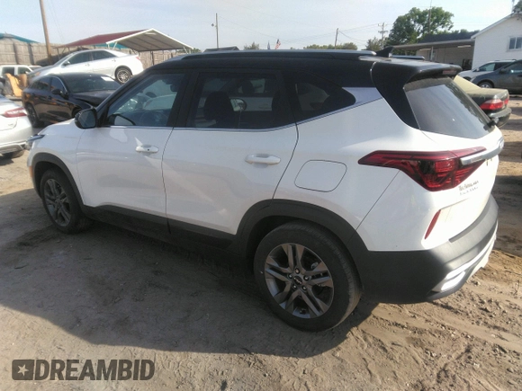 2023 Kia Seltos S z VIN KNDEU2AA7P7398791, wystawiony jako IAAI lot #42162988 z przebiegiem 66 065 mil mil oraz . Historia ofert i sprzedaży dostępna na DreamBid. Obrazek 3.