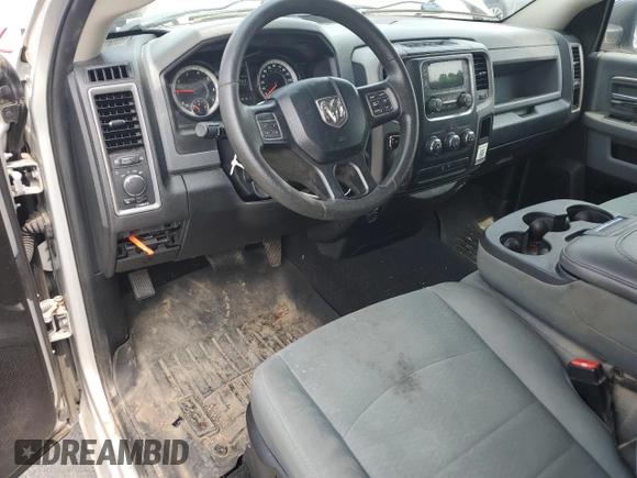 2018 Ram 1500 Tradesman z VIN 3C6JR7DT6JG130036, wystawiony jako Copart lot #59821145 z przebiegiem 140 122 mil mil oraz Czysty tytuł • Clean title. Historia ofert i sprzedaży dostępna na DreamBid. Obrazek 8.