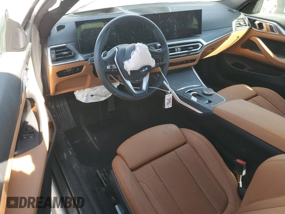 2024 BMW 4 Series 430i z VIN WBA53AP02RCP00331, wystawiony jako Copart lot #80591694 z przebiegiem 3 981 mil mil oraz Szkoda całkowita • Salvage title. Historia ofert i sprzedaży dostępna na DreamBid. Obrazek 8.
