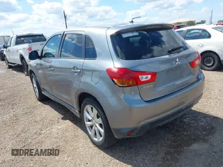 2015 Mitsubishi Outlander ES z VIN 4A4AP3AUXFE026547, wystawiony jako IAAI lot #42223662 z przebiegiem 155 990 mil mil oraz . Historia ofert i sprzedaży dostępna na DreamBid. Obrazek 3.