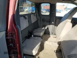 2004 GMC Canyon SLE Z71 with VIN 1GTDT196948123874, listed as a Copart auction lot 52560275 with 184,873 mi miles and Clean Title. Bid and sale history available at carsss.com. Image 10.