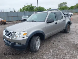 2008 Ford Explorer Sport Trac XLT z VIN 1FMEU51888UA37406, wystawiony jako IAAI lot #42315860 z przebiegiem 151 286 mil mil oraz . Historia ofert i sprzedaży dostępna na DreamBid. Obrazek 2.