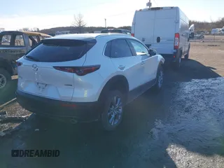 2022 Mazda CX-30 S Select z VIN 3MVDMBBL8NM448787, wystawiony jako IAAI lot #41577914 z przebiegiem 64 552 mil mil oraz . Historia ofert i sprzedaży dostępna na DreamBid. Obrazek 4.