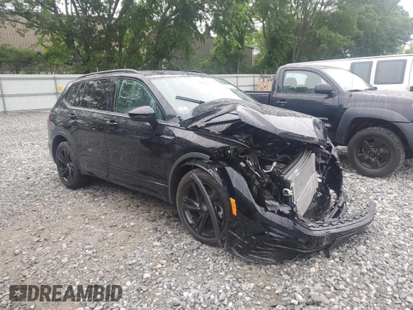 2024 Volkswagen Tiguan SE R-Line Black with VIN 3VV8B7AXXRM124760, listed as a Copart auction lot 59147895 with 9,261 mi miles and Salvage title. Bid and sale history available at DreamBid. Image 4.