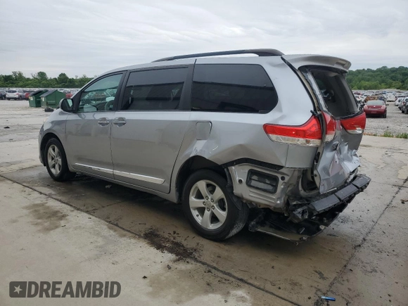 2012 Toyota Sienna LE AAS z VIN 5TDKK3DC0CS222967, wystawiony jako Copart lot #58044405 z przebiegiem 219 970 mil mil oraz Szkoda całkowita • Salvage title. Historia ofert i sprzedaży dostępna na DreamBid. Obrazek 2.