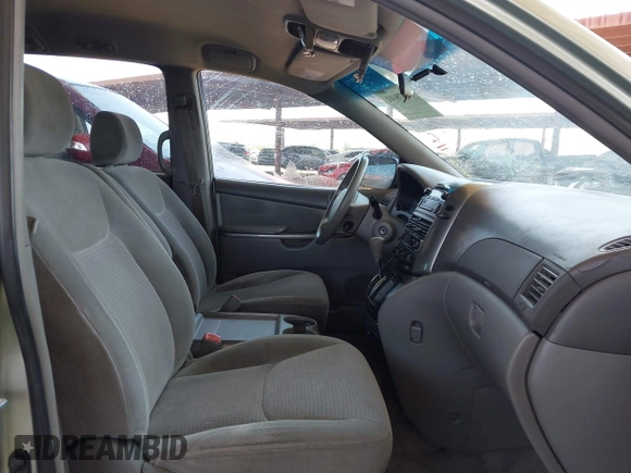 2007 Toyota Sienna CE with VIN 5TDZK23C47S058199, listed as a IAAI auction lot 41978011 with 203,941 mi miles. Bid and sale history available at carsss.com. Image 5.