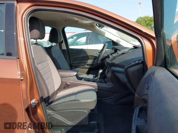 2017 Ford Escape S z VIN 1FMCU0F79HUC31792, wystawiony jako IAAI lot #42377599 z przebiegiem 98 300 mil mil oraz . Historia ofert i sprzedaży dostępna na DreamBid. Obrazek 5.