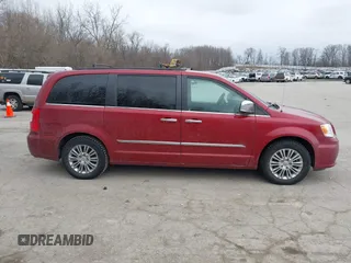 2015 Chrysler Town & Country Touring L z VIN 2C4RC1CGXFR526616, wystawiony jako IAAI lot #41891350 z przebiegiem 181 944 mil mil oraz . Historia ofert i sprzedaży dostępna na DreamBid. Obrazek 13.