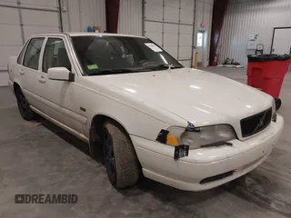 1998 Volvo S70 with VIN YV1LS5544W1463658, listed as a IAAI auction lot 41507041 with 202,886 mi miles. Bid and sale history available at carsss.com. Image 1.