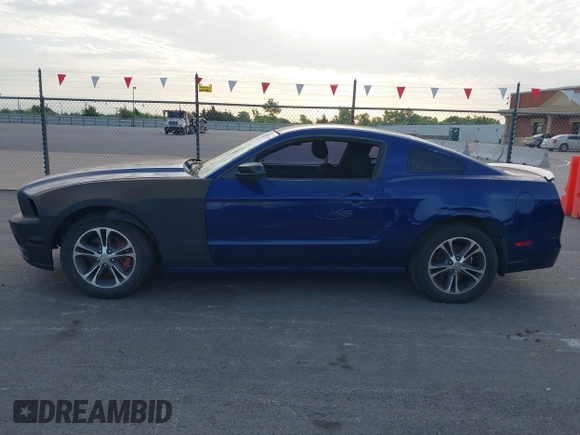 2014 Ford Mustang V6 z VIN 1ZVBP8AM7E5287817, wystawiony jako IAAI lot #42642851 z przebiegiem 203 384 mil mil oraz . Historia ofert i sprzedaży dostępna na DreamBid. Obrazek 14.