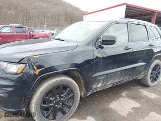 2018 Jeep Grand Cherokee Laredo E with VIN 1C4RJFAG3JC324434, listed as a IAAI auction lot 41812311 with 140,820 mi miles. Bid and sale history available at carsss.com. Image 6.