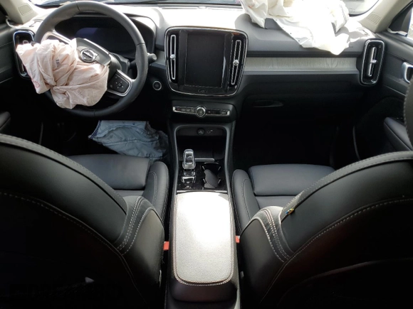 2025 Volvo XC40 Plus Bright Theme с VIN YV4L12UE4S2491995, выставлен на аукционе Copart как лот 45732865 с пробегом Не указан миль и Чистый • Clean title. История ставок и продаж доступна на DreamBid. Изображение 8.