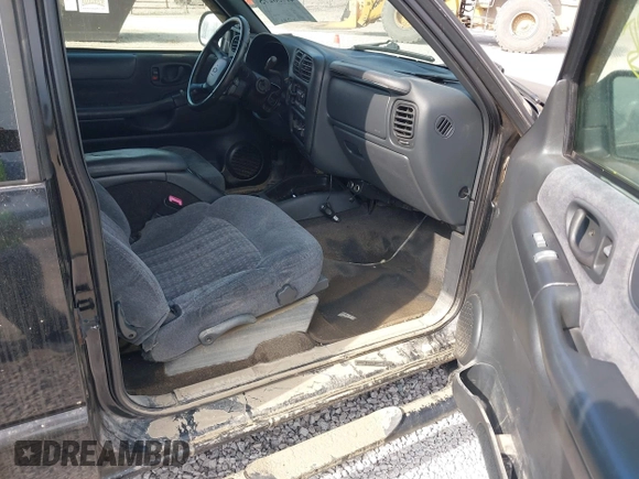 2000 Chevrolet Blazer LS z VIN 1GNCT18W1YK112722, wystawiony jako IAAI lot #41758275 z przebiegiem 157 730 mil mil oraz . Historia ofert i sprzedaży dostępna na DreamBid. Obrazek 5.