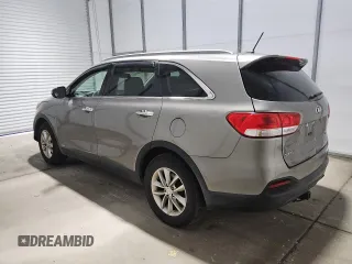 2017 Kia Sorento LX z VIN 5XYPGDA36HG284069, wystawiony jako Copart lot #56899345 z przebiegiem 106 724 mil mil oraz Czysty tytuł • Clean title. Historia ofert i sprzedaży dostępna na DreamBid. Obrazek 2.