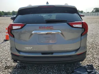 2023 GMC Terrain SLE z VIN 3GKALTEG7PL225892, wystawiony jako Copart lot #62226825 z przebiegiem 24 635 mil mil oraz Szkoda całkowita • Salvage title. Historia ofert i sprzedaży dostępna na DreamBid. Obrazek 6.