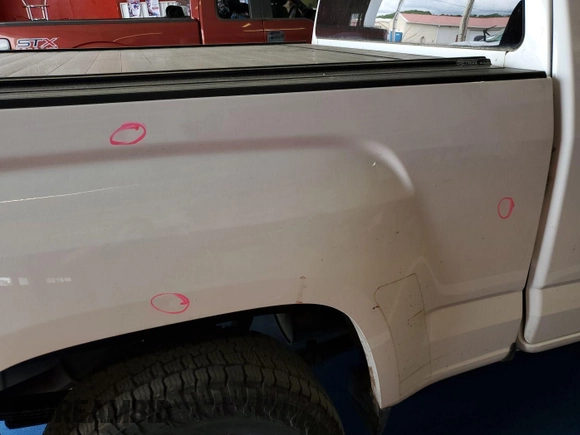 2015 GMC Canyon z VIN 1GTH6AE33F1229463, wystawiony jako IAAI lot #42399992 z przebiegiem 123 157 mil mil oraz . Historia ofert i sprzedaży dostępna na DreamBid. Obrazek 17.