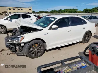 2018 Volkswagen Passat S z VIN 1VWAA7A38JC031061, wystawiony jako Copart lot #57803835 z przebiegiem 108 600 mil mil oraz Czysty tytuł • Clean title. Historia ofert i sprzedaży dostępna na DreamBid. Obrazek 1.