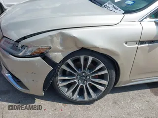 2017 Lincoln Continental Select z VIN 1LN6L9SK0H5631653, wystawiony jako IAAI lot #42092357 z przebiegiem Nie podano mil oraz . Historia ofert i sprzedaży dostępna na DreamBid. Obrazek 6.