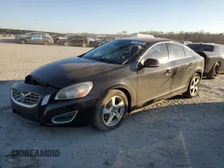 2013 Volvo S60 T5 with VIN YV1612FH3D2176304, listed as a Copart auction lot 46753425 with 117,978 mi miles and Salvage Title. Bid and sale history available at carsss.com. Image 1.