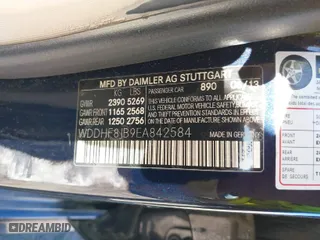 2014 Mercedes-Benz E-Class E 350 Luxury with VIN WDDHF8JB9EA842584, listed as a IAAI auction lot 40699399 with 160,687 mi miles. Bid and sale history available at carsss.com. Image 9.