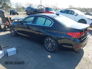 2020 BMW 5 Series 530i xDrive z VIN WBAJR7C03LCD76807, wystawiony jako IAAI lot #41887586 z przebiegiem 54 830 mil mil oraz . Historia ofert i sprzedaży dostępna na DreamBid. Obrazek 3.