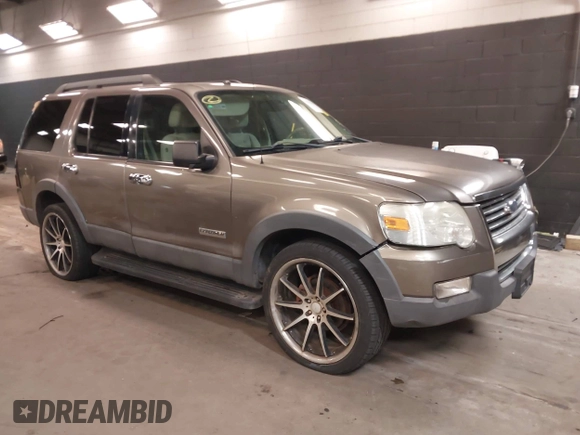 2006 Ford Explorer XLT with VIN 1FMEU73E06UB06021, listed as a IAAI auction lot 41910253 with 202,797 mi miles. Bid and sale history available at carsss.com. Image 1.