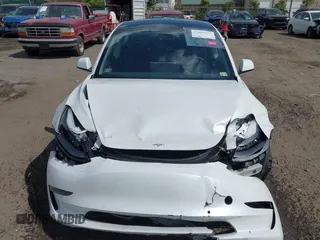 2022 Tesla Model 3 Long Range z VIN 5YJ3E1EB4NF183832, wystawiony jako IAAI lot #42085815 z przebiegiem 35 880 mil mil oraz . Historia ofert i sprzedaży dostępna na DreamBid. Obrazek 6.