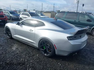 2017 Chevrolet Camaro 1SS z VIN 1G1FF1R7XH0176640, wystawiony jako IAAI lot #41911058 z przebiegiem 74 093 mil mil oraz . Historia ofert i sprzedaży dostępna na DreamBid. Obrazek 3.