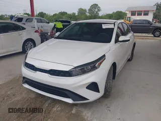 2023 Kia Forte LXS z VIN 3KPF24AD4PE612653, wystawiony jako IAAI lot #41660877 z przebiegiem 16 920 mil mil oraz . Historia ofert i sprzedaży dostępna na DreamBid. Obrazek 17.