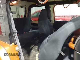 1998 Jeep Wrangler Sahara z VIN 1J4FY49S1WP802940, wystawiony jako IAAI lot #41433820 z przebiegiem 122 180 mil mil oraz . Historia ofert i sprzedaży dostępna na DreamBid. Obrazek 8.