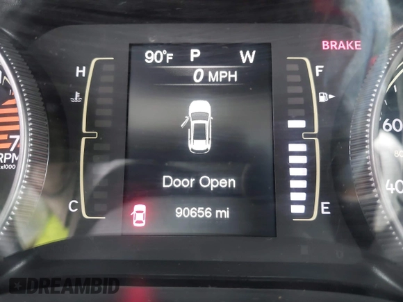 2018 Jeep Cherokee Latitude Tech Connect z VIN 1C4PJLCB1JD553079, wystawiony jako IAAI lot #42068048 z przebiegiem 90 656 mil mil oraz . Historia ofert i sprzedaży dostępna na DreamBid. Obrazek 15.