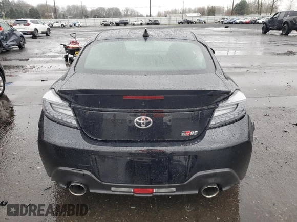 2024 Toyota 86 z VIN JF1ZNBB11R9756851, wystawiony jako Copart lot #85605944 z przebiegiem 3 935 mil mil oraz Szkoda całkowita • Salvage title. Historia ofert i sprzedaży dostępna na DreamBid. Obrazek 6.