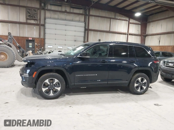 2024 Jeep Grand Cherokee с VIN 1C4RJYB65R8582910, выставлен на аукционе IAAI как лот 41719656 с пробегом 9 176 миль миль и . История ставок и продаж доступна на DreamBid. Изображение 15.