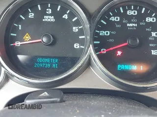 2009 GMC Sierra 2500HD z VIN 1GTHK49K69E135170, wystawiony jako IAAI lot #40495900 z przebiegiem 209 739 mil mil oraz . Historia ofert i sprzedaży dostępna na DreamBid. Obrazek 7.