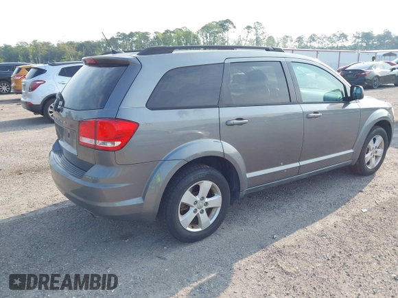 2013 Dodge Journey SE z VIN 3C4PDCAB5DT518019, wystawiony jako IAAI lot #42409340 z przebiegiem 174 339 mil mil oraz . Historia ofert i sprzedaży dostępna na DreamBid. Obrazek 4.