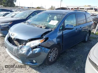2016 Toyota Sienna XLE with VIN 5TDYK3DC8GS720852, listed as a IAAI auction lot 41341268 with 119,927 mi miles. Bid and sale history available at carsss.com. Image 20.