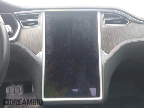 2013 Tesla Model S с VIN 5YJSA1CN4DFP26552, выставлен на аукционе IAAI как лот 42370183 с пробегом Не указан миль и . История ставок и продаж доступна на DreamBid. Изображение 17.