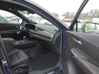 2025 Cadillac XT4 FWD Premium Luxury with VIN 1GYFZCR43SF151884, listed as a IAAI auction lot 41521510 with 2,339 mi miles and . Bid and sale history available at DreamBid. Image 5.