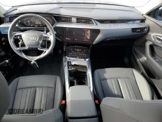 2024 Audi Q8 e-tron Premium Plus z VIN WA15AAGE2RB033152, wystawiony jako Copart lot #67158044 z przebiegiem 1 521 mil mil oraz Szkoda całkowita • Salvage title. Historia ofert i sprzedaży dostępna na DreamBid. Obrazek 8.